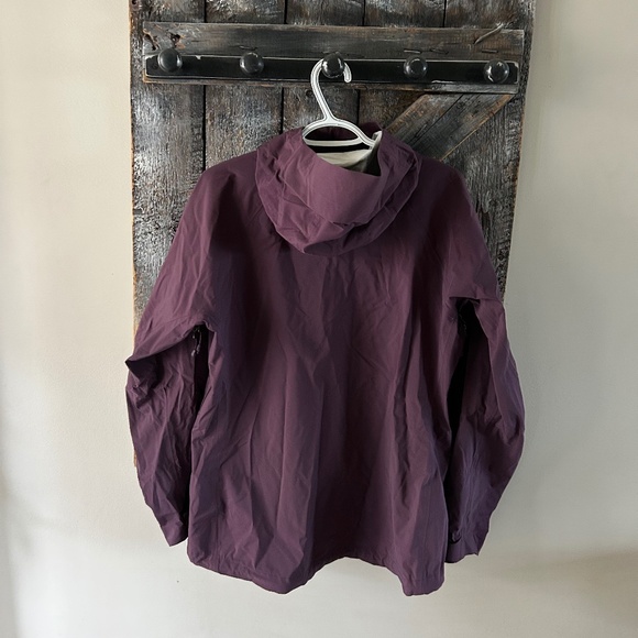 Women's Mountain Equipment Company Light Weight Full Zipper Jacket w/Hood - Picture 2 of 3